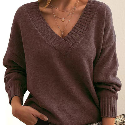 Frida | Ensfarvet V-hals Sweater – Løs Modestrikning