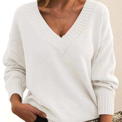 Frida | Ensfarvet V-hals Sweater – Løs Modestrikning