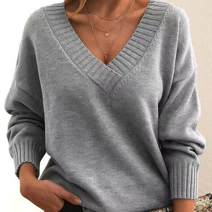 Frida | Ensfarvet V-hals Sweater – Løs Modestrikning