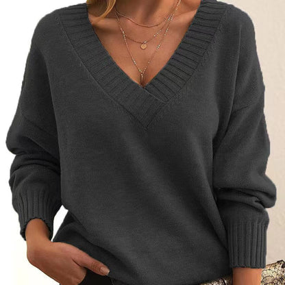 Frida | Ensfarvet V-hals Sweater – Løs Modestrikning
