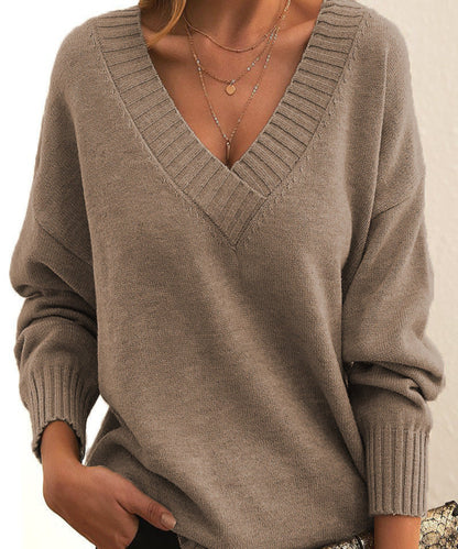 Frida | Ensfarvet V-hals Sweater – Løs Modestrikning