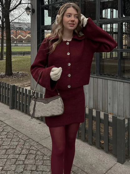 Sæt “Margot” | Strikket cardigan og mininederdel
