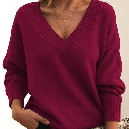 Frida | Ensfarvet V-hals Sweater – Løs Modestrikning