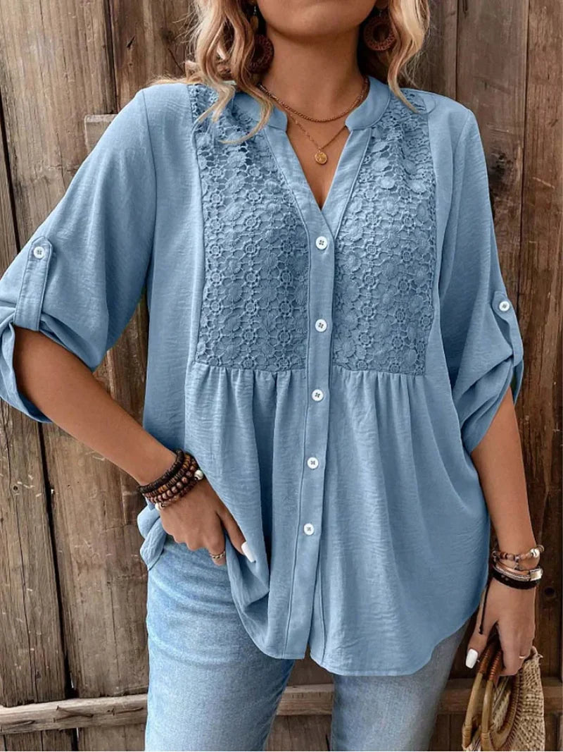Noor – Bluse med V-udskæring og knapper
